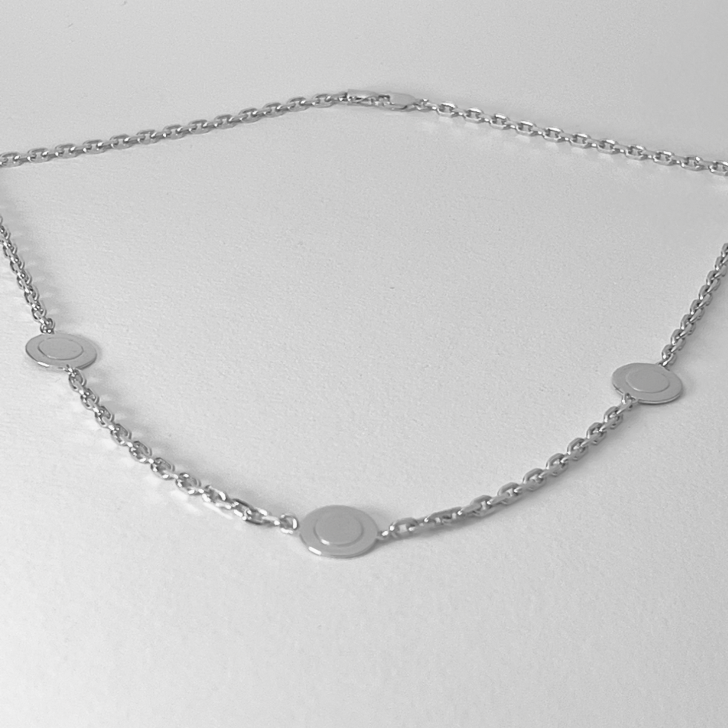 TRI-CIRCLE NECKLACE